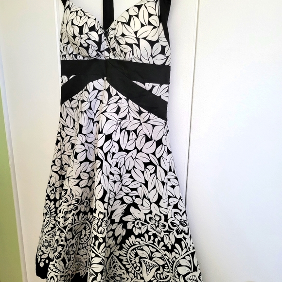 Black and white cocktail dress. Halter top with crinoline underneath. Size small - Picture 2 of 8